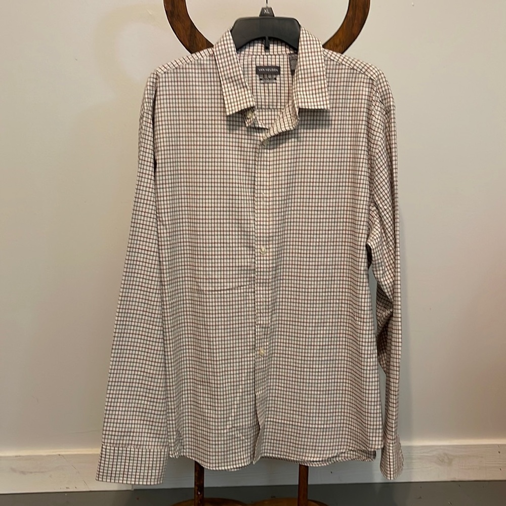 Van Heusen “Never tuck” regular fit. Bought to have tailored and never did.